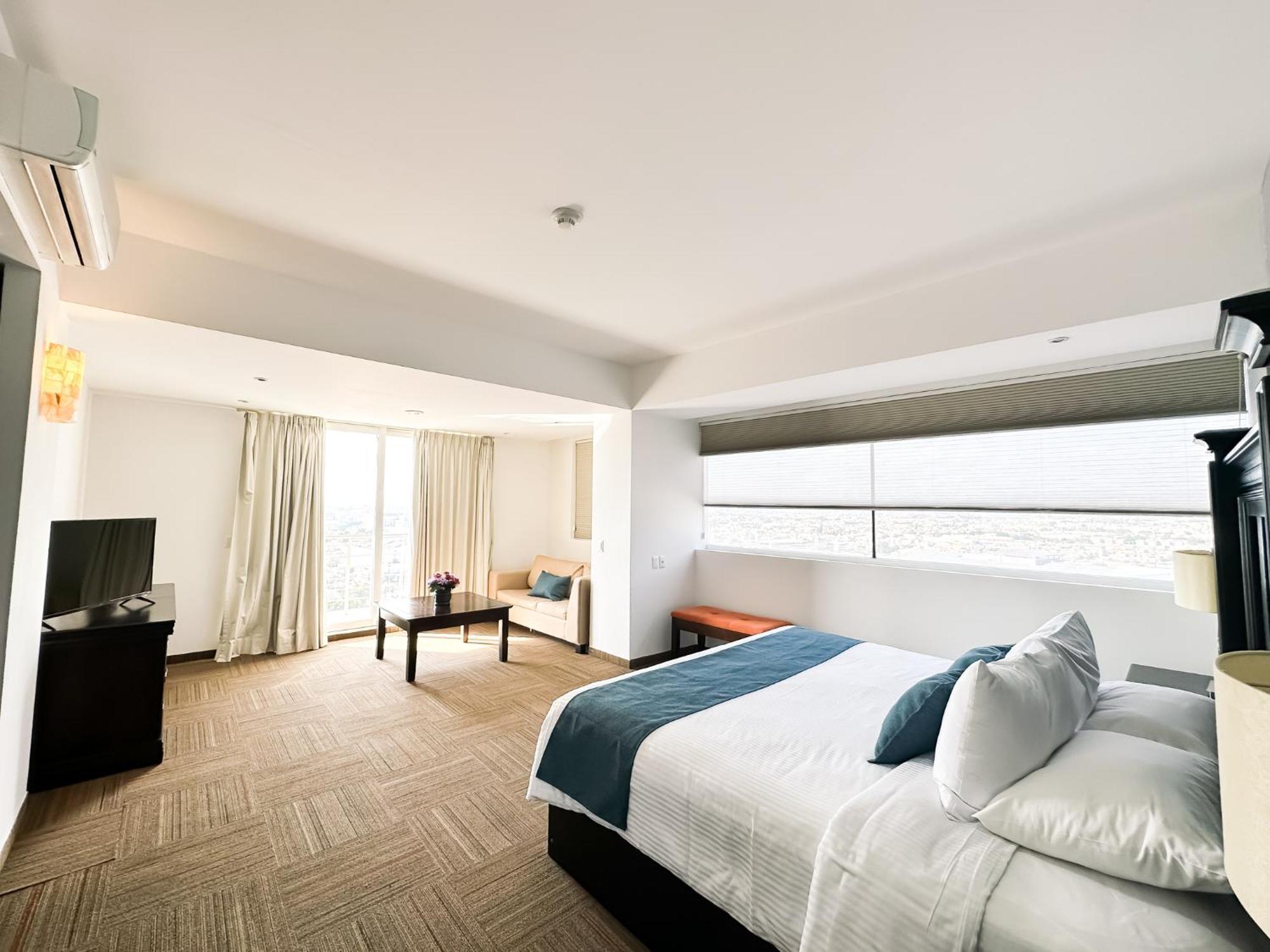 Hotel Stadium Leon Luaran gambar A room at the hotel
